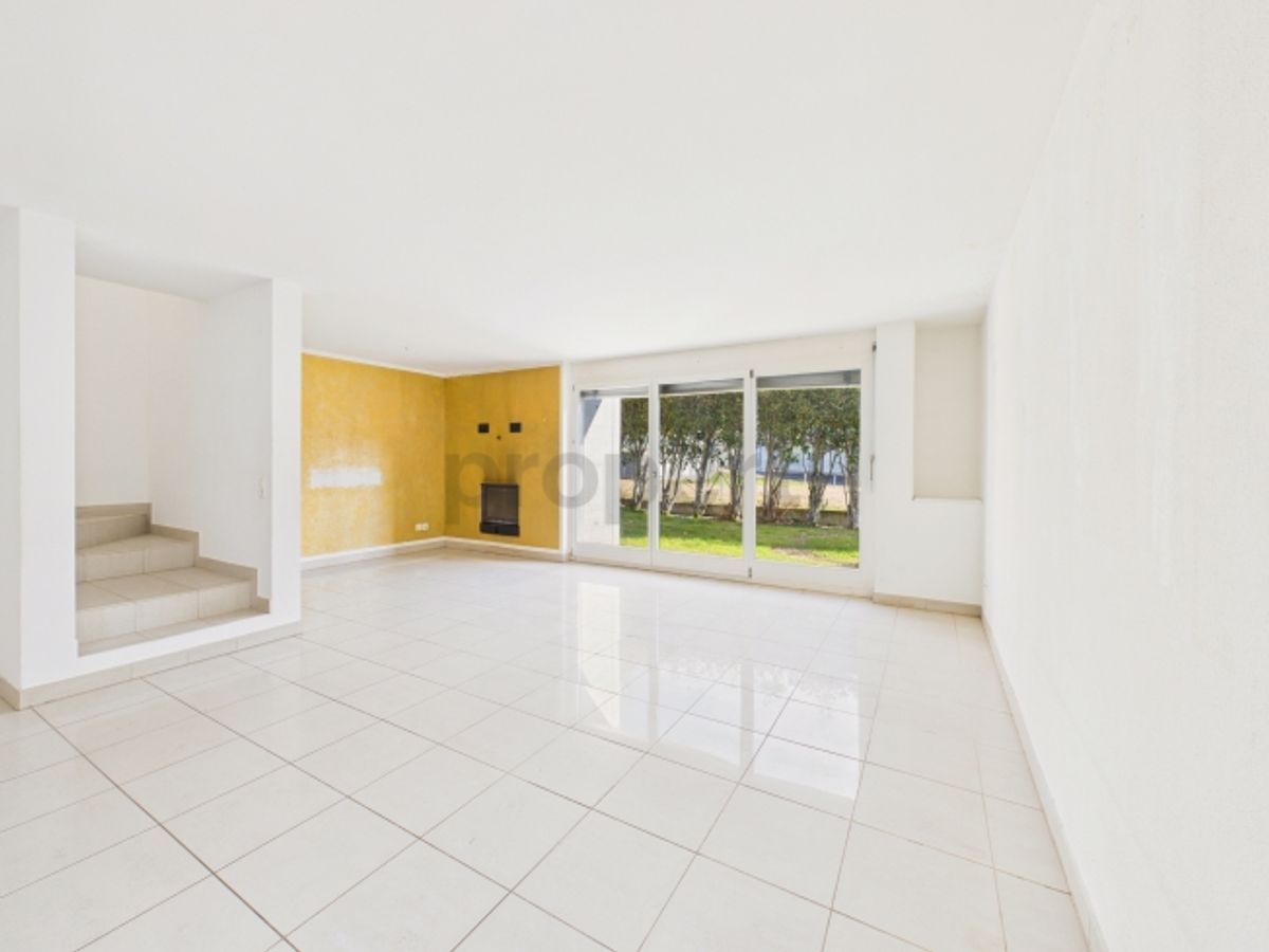 Vendiamo bellissima, generosa casa a Brione sopra Minusio con piscina e giardino. ( No vista Lago) - 11