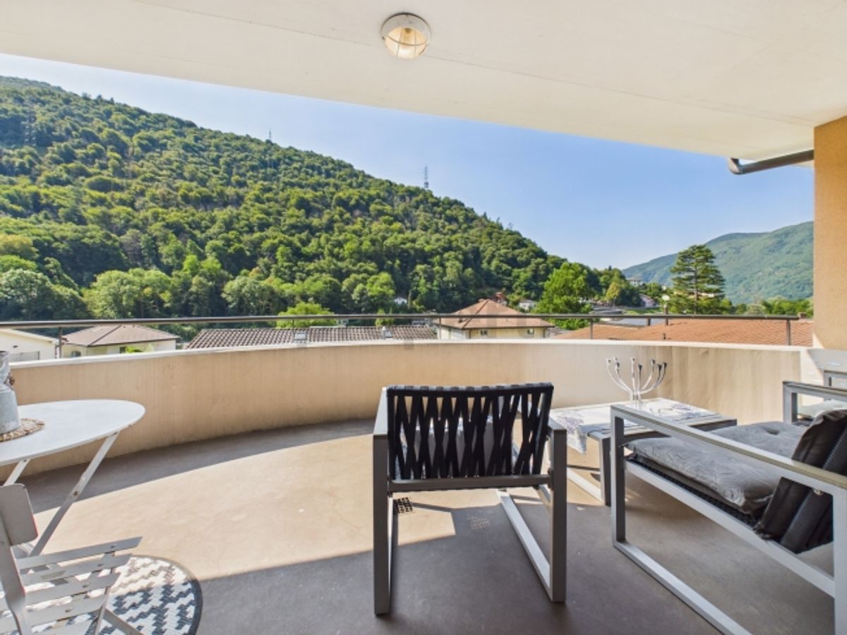 Esclusiva villa con piscina, ampio giardino e accesso a spiaggia privata a Figino - 8
