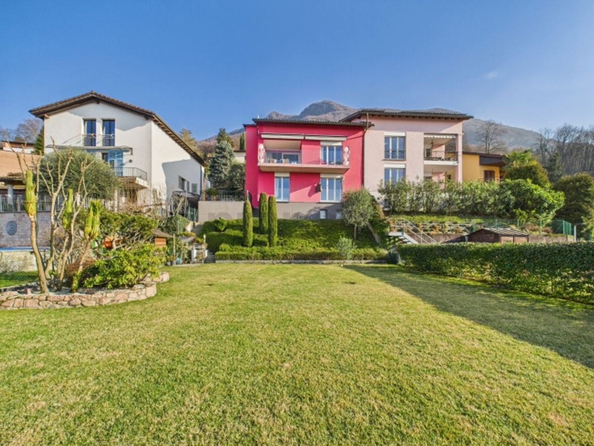 Elegante casa indipendente 6.5 locali con giardino e vista aperta a Davesco-Soragno - 0