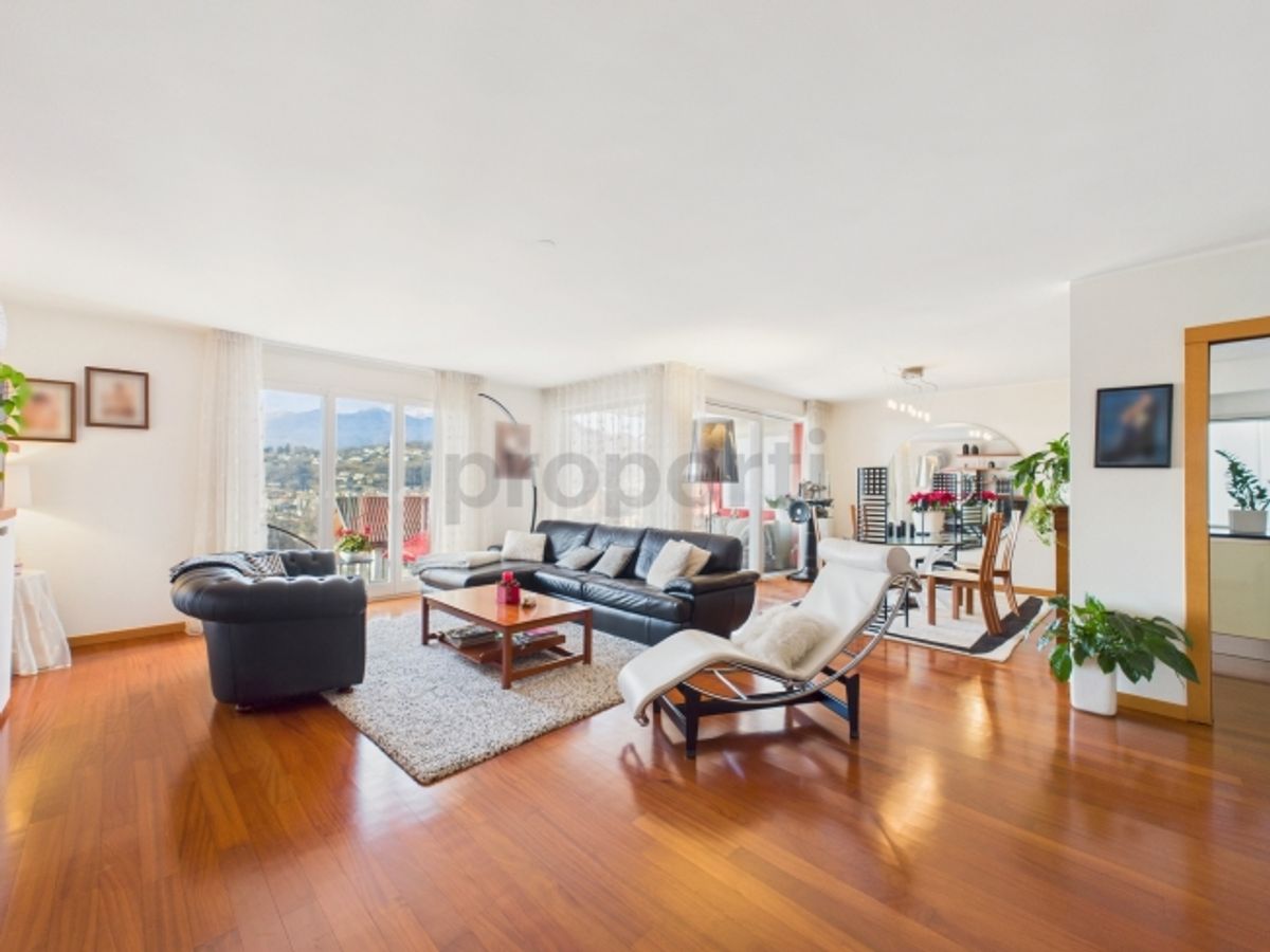 Elegante casa indipendente 6.5 locali con giardino e vista aperta a Davesco-Soragno - 1