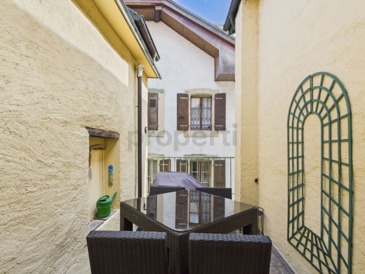 Grande maison de 11 pièces avec cachet  habitation, rendement ou projet mixte - 11