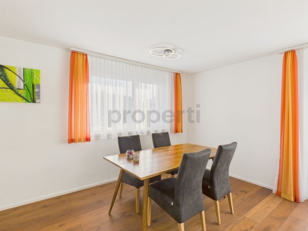 Moderne 4.5-Zimmer-Wohnung mit Balkon und schöner Weitsicht, inkl. einem Parkplatz - 3