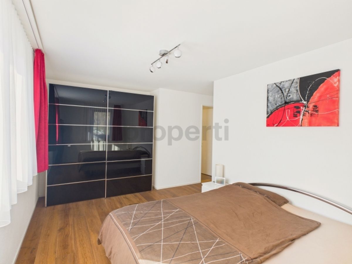 Moderne 4.5-Zimmer-Wohnung mit Balkon und schöner Weitsicht, inkl. einem Parkplatz - 5