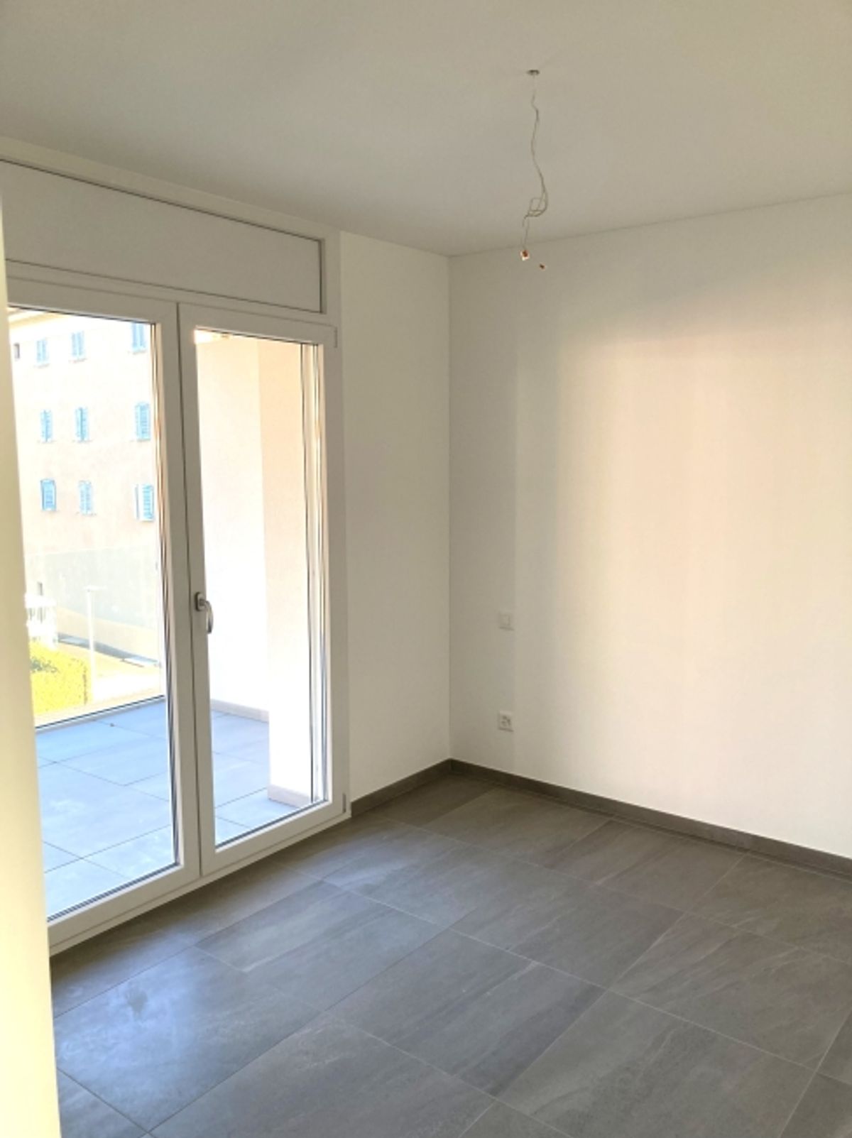 Appartamento 3.5 locali a Caslano, Canton TI - Moderno, raffinato e centrale - 4