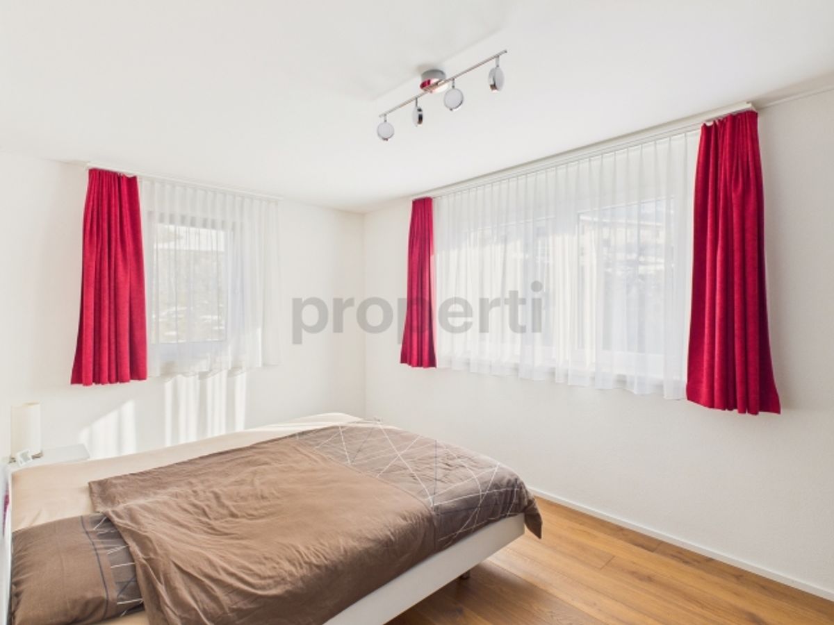 Moderne 4.5-Zimmer-Wohnung mit Balkon und schöner Weitsicht, inkl. einem Parkplatz - 6