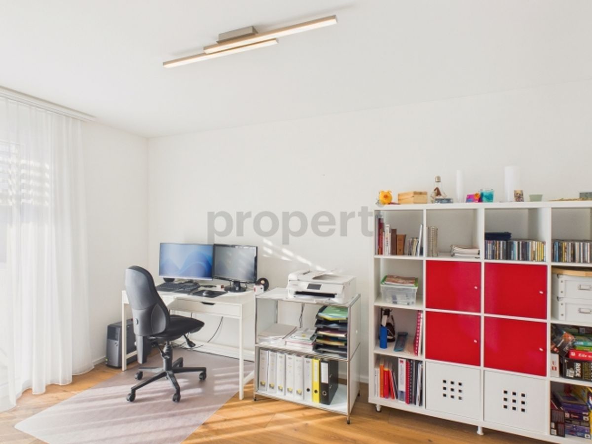 Moderne 4.5-Zimmer-Wohnung mit Balkon und schöner Weitsicht, inkl. einem Parkplatz - 7
