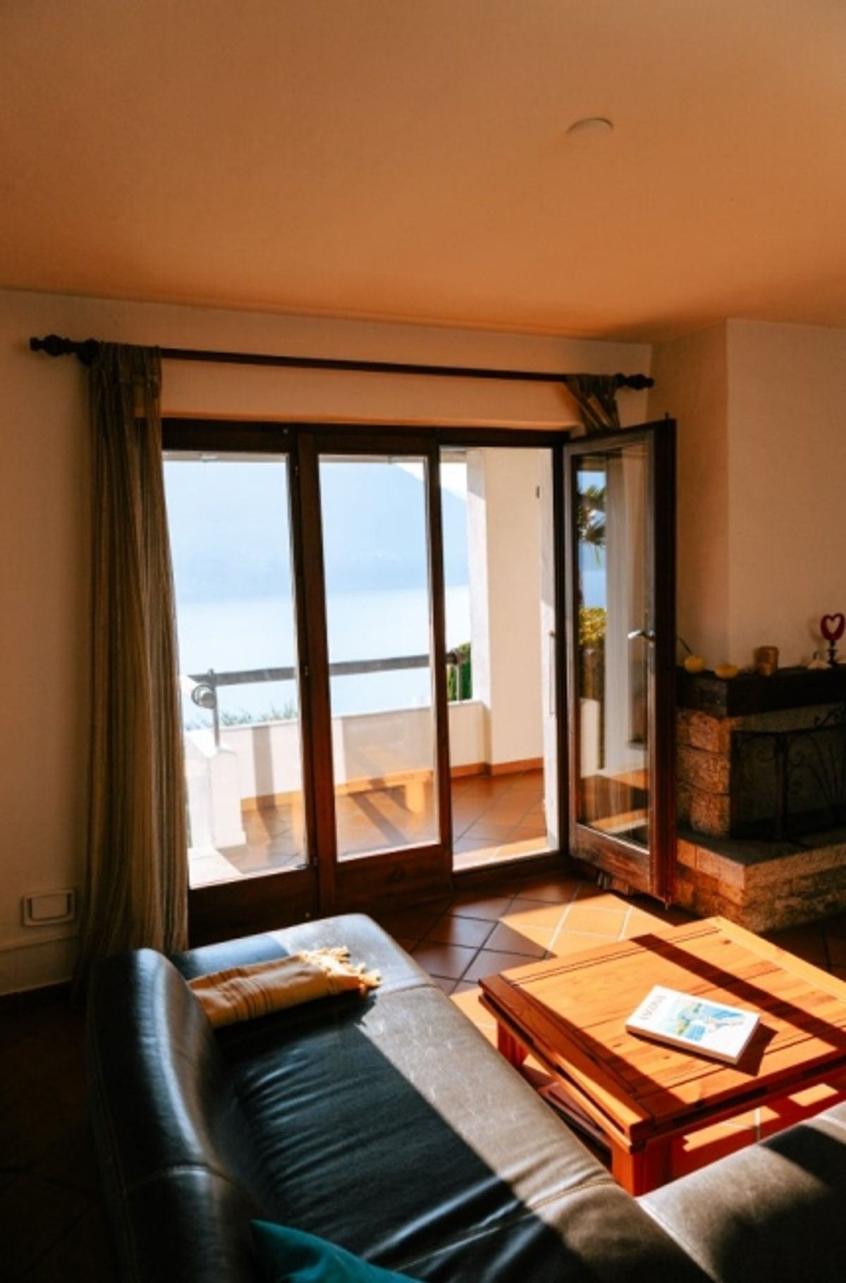 Spaziosa casa a schiera 3.5 locali con balcone, Brissago - 3