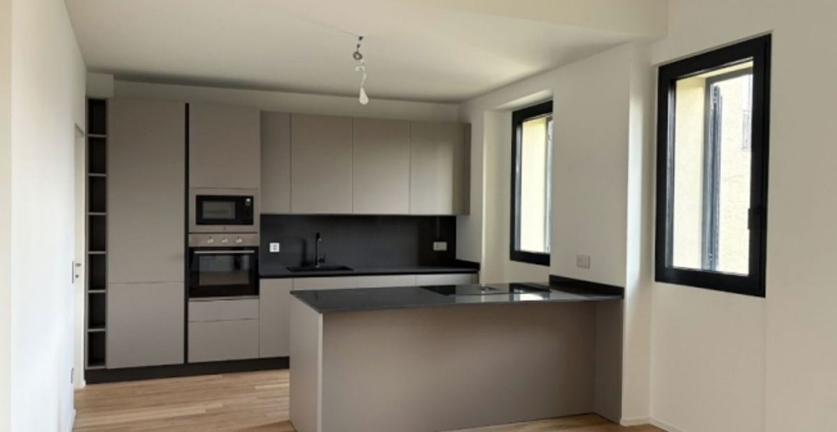 Moderno Appartamento di 3.5 Locali al 1° Piano con Vista Lago a Pura  Comfort in Posizione Tranquilla - 1