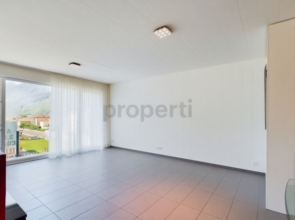Moderno e luminoso appartamento di 3.5 locali a Biasca - 0