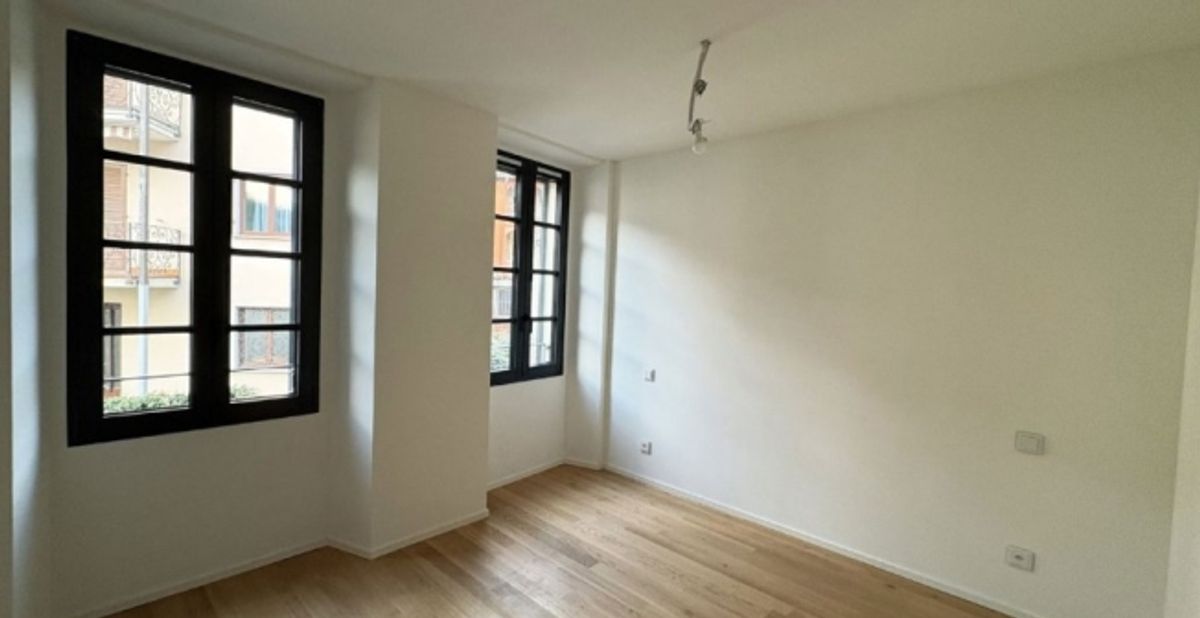 Moderno Appartamento di 3.5 Locali al 1° Piano con Vista Lago a Pura  Comfort in Posizione Tranquilla - 3