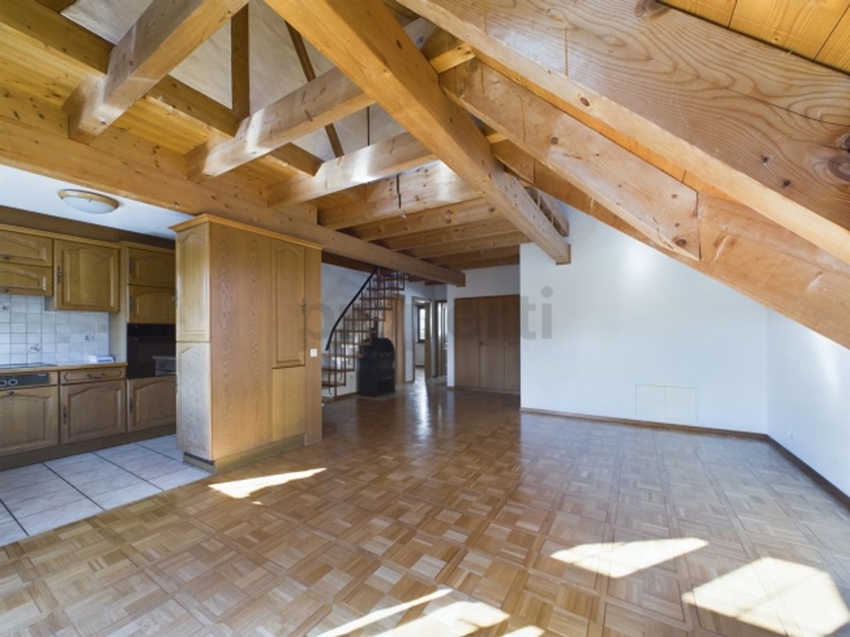 Erstklassige 4.5-Zimmer-Wohnung in Weiach mit wunderschöner Aussicht - 1