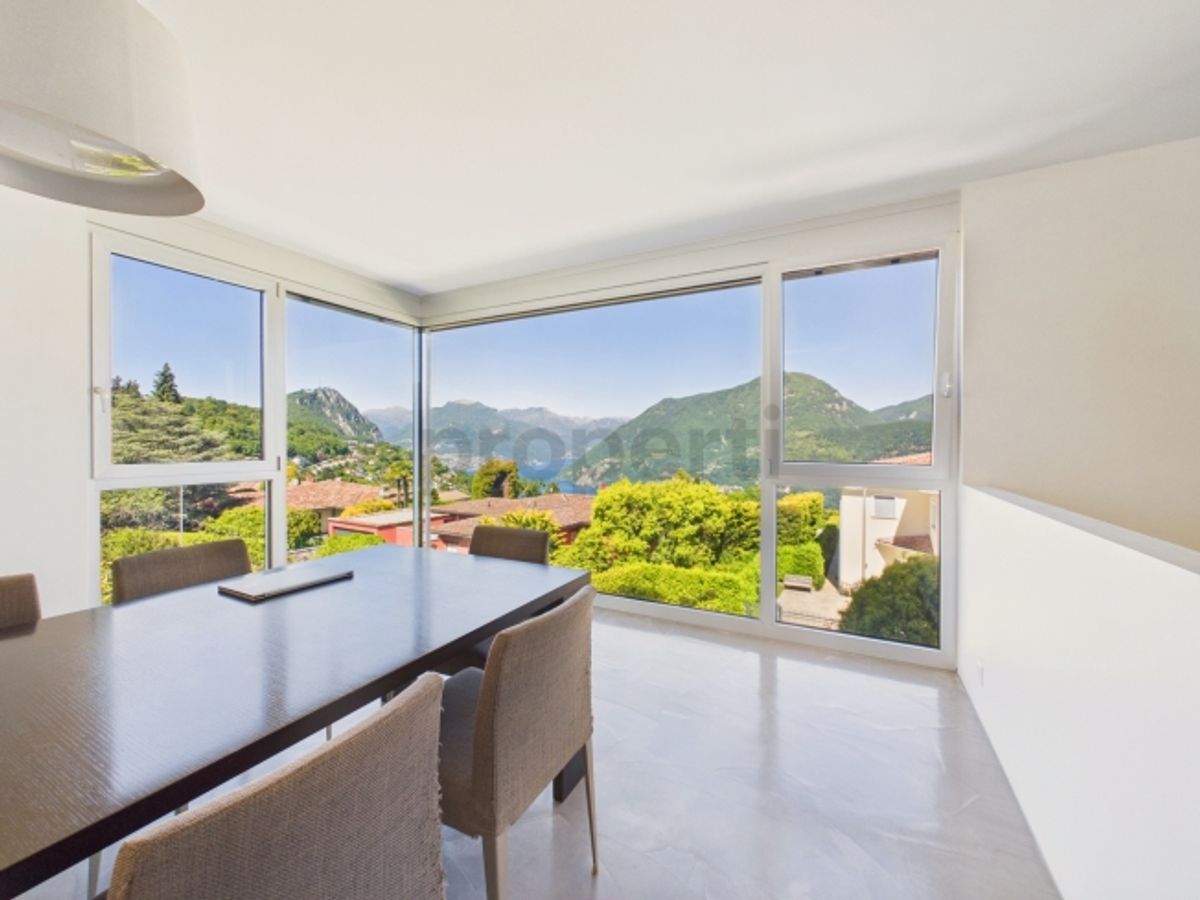 Elegante villa moderna con giardino e vista panoramica sul lago a Carona. - 4
