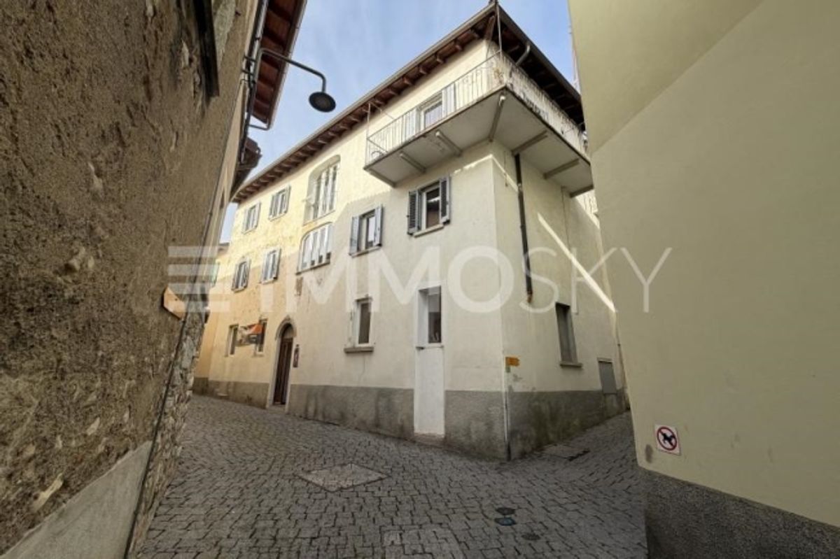 Historisches Einfamilienhaus im Herzen von Besazio - 0