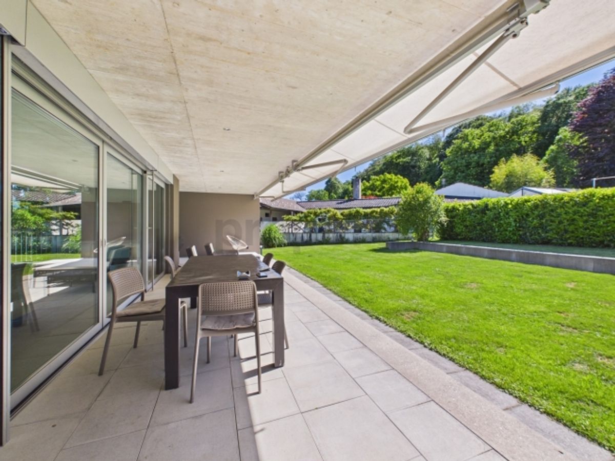 Elegante villa moderna con giardino e vista panoramica sul lago a Carona. - 10