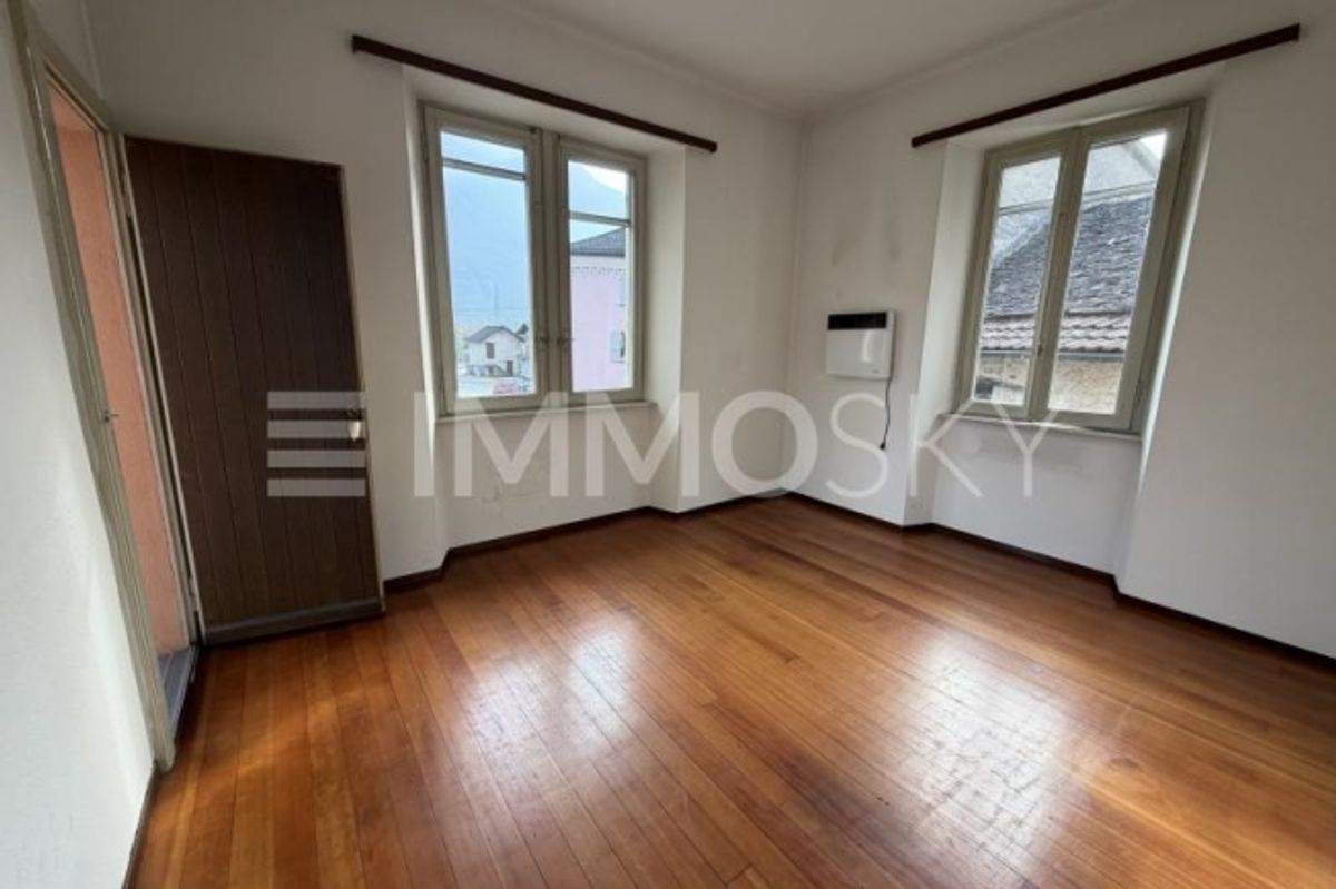 Gemischtes Gebäude im Preonzo House und Geschäftsräume - 1