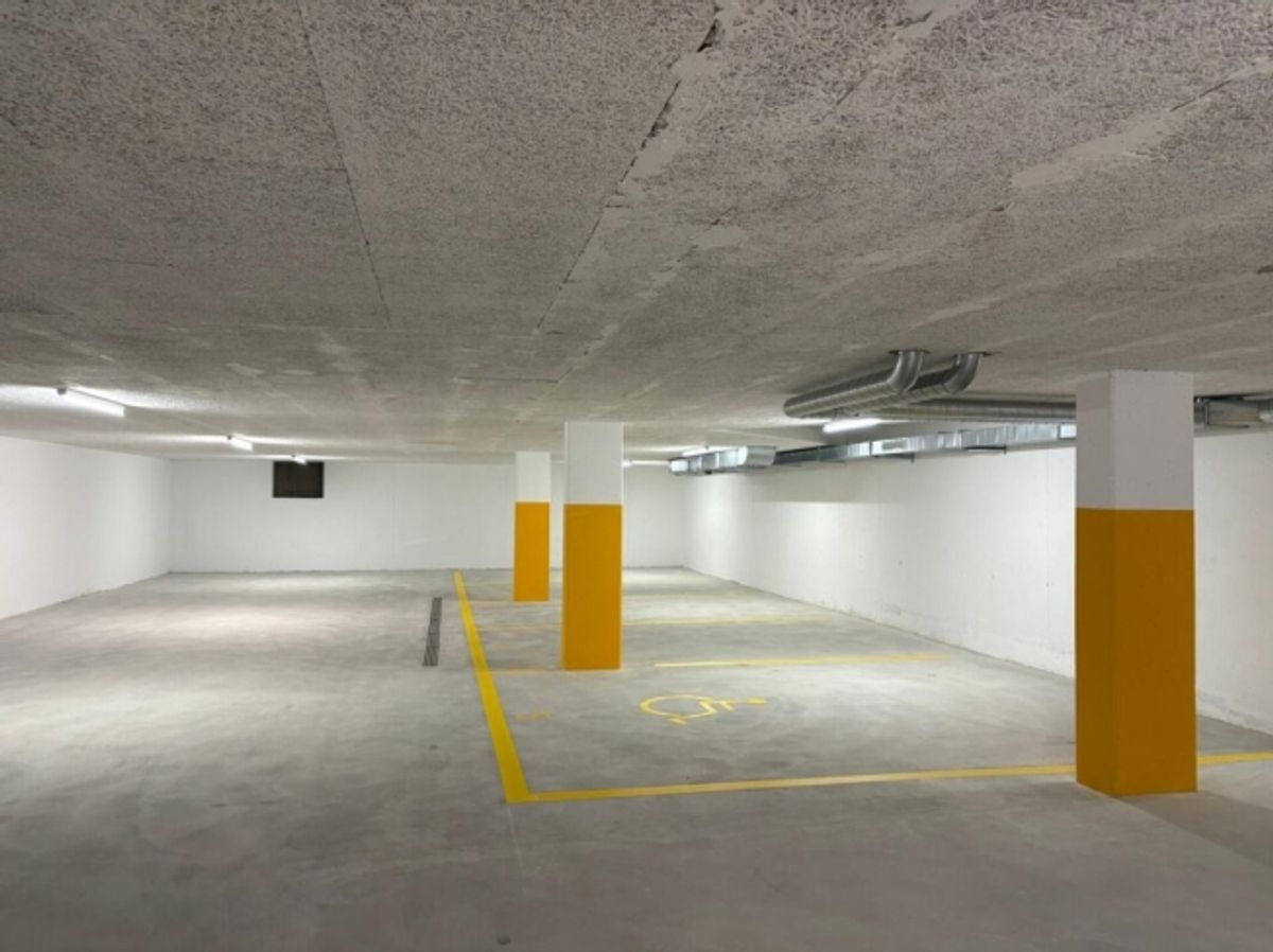Einstellhallenplatz zu vermieten - 0