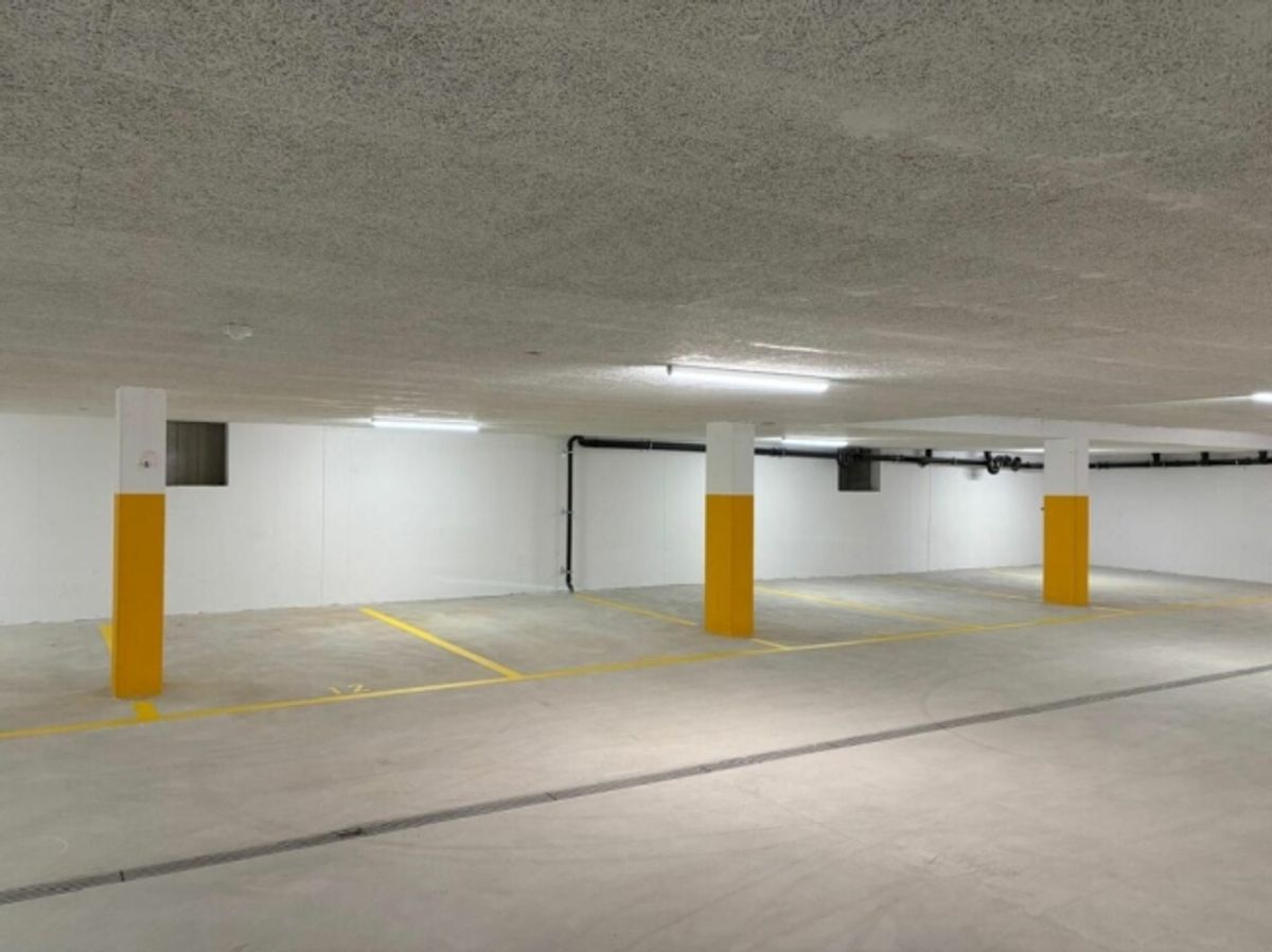Einstellhallenplatz zu vermieten - 1