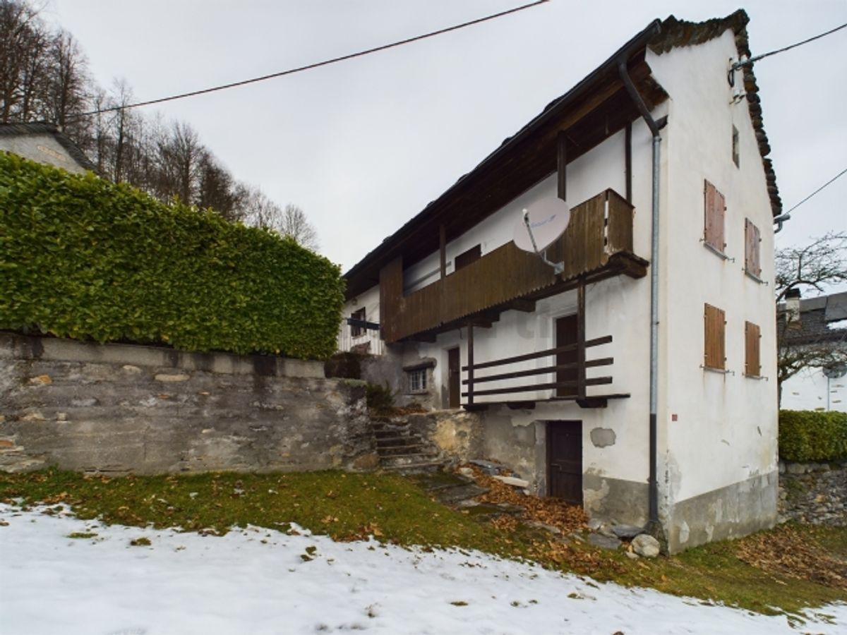 Rustico accogliente in vendita nella splendida Valle di Blenio - 0