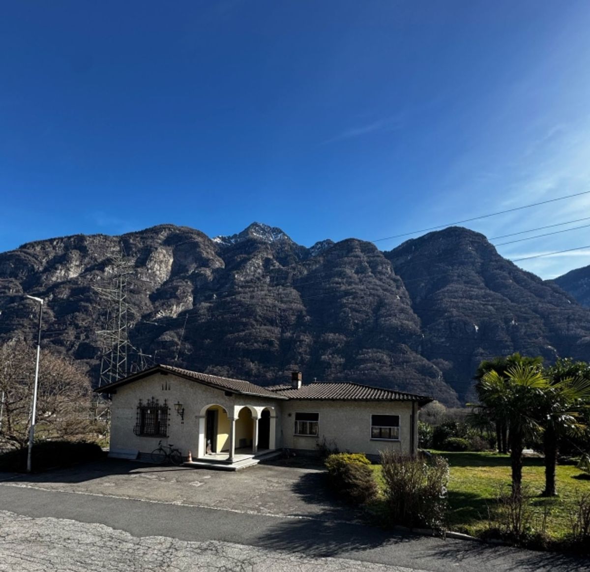 Casa in Vendita a Iragna con terreno edificabile - 0