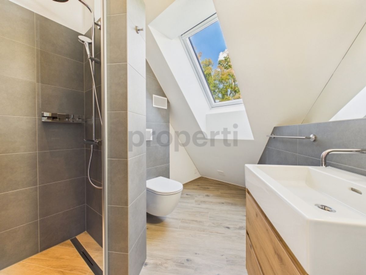 Attikawohnung direkt am Waldrand mit Zürichseeblick, Minergie-Standard und Free-Cooling - 9
