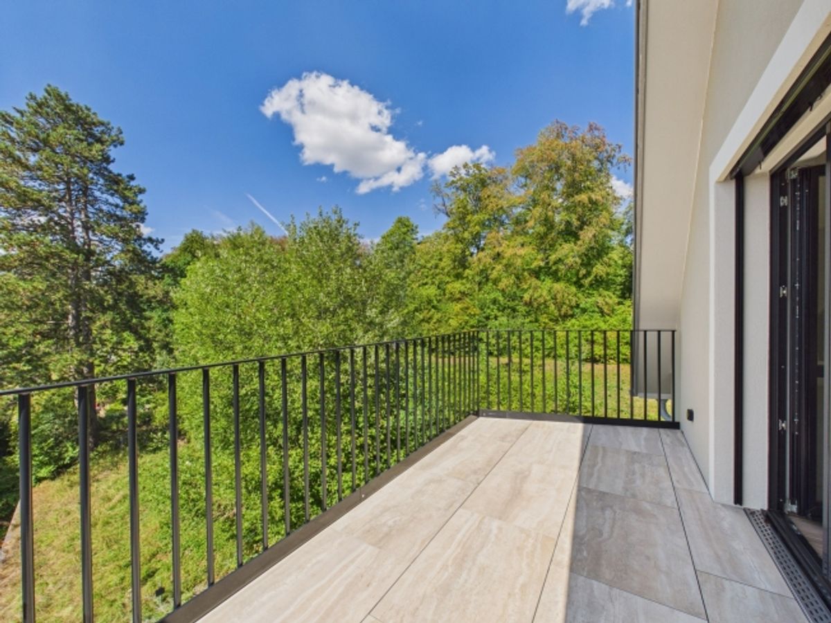 Attikawohnung direkt am Waldrand mit Zürichseeblick, Minergie-Standard und Free-Cooling - 11