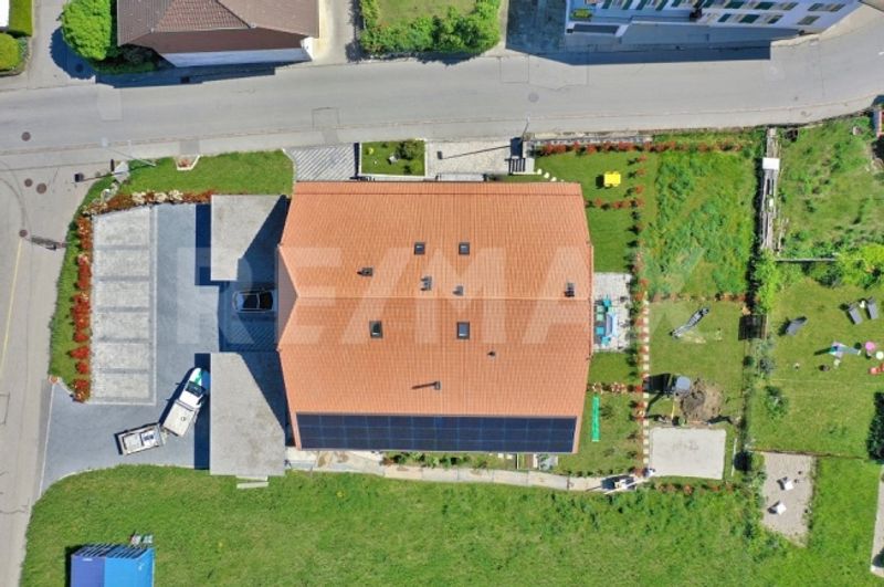 Privater Zugang per Aufzug; Oberes Stockwerk; 4,5 Pence 135 m²; Garten 103 m² in Vallamand - 1