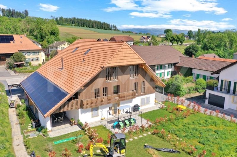Privater Zugang per Aufzug; Oberes Stockwerk; 4,5 Pence 135 m²; Garten 103 m² in Vallamand - 2