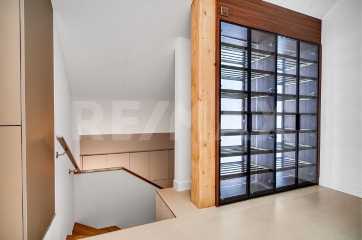 Privater Zugang per Aufzug; Oberes Stockwerk; 4,5 Pence 135 m²; Garten 103 m² in Vallamand - 4
