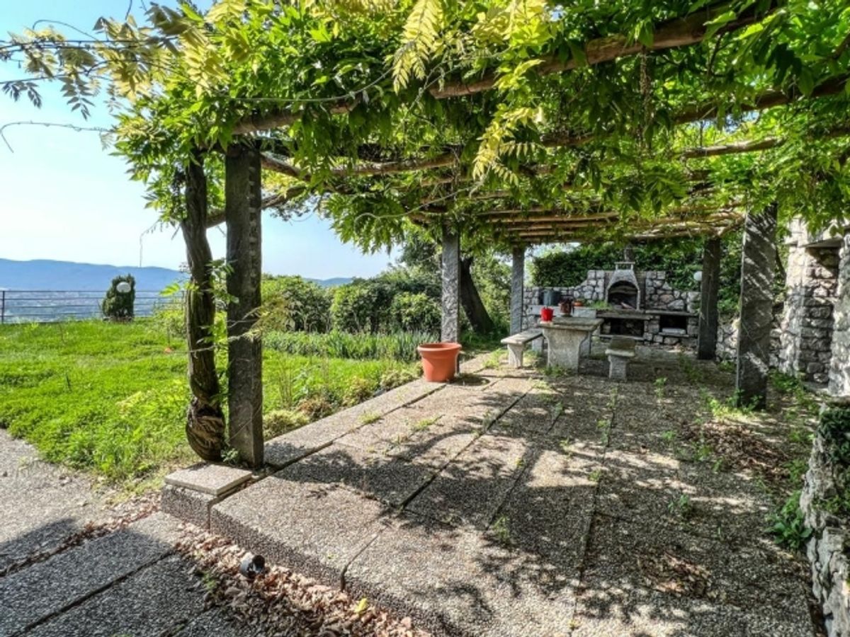 Il paradiso perfetto per le famiglie Spaziosa casa 10.5 locali a Tremona - 8