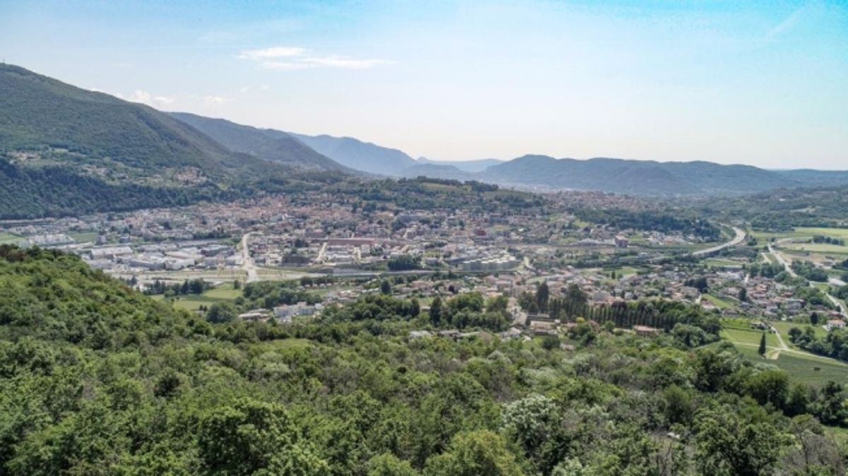 Il paradiso perfetto per le famiglie Spaziosa casa 10.5 locali a Tremona - 9