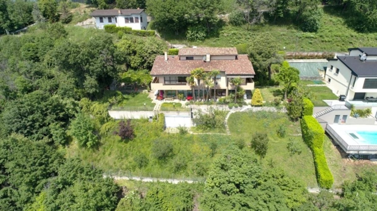 Il paradiso perfetto per le famiglie Spaziosa casa 10.5 locali a Tremona - 0