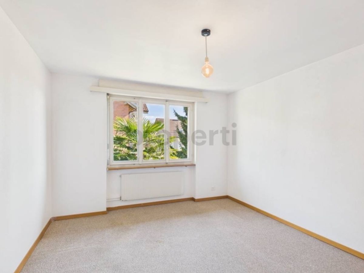 4.5-Zi.-Einfamilienhaus | Balkon, Doppelgarage und top Lage in Safnern - 10