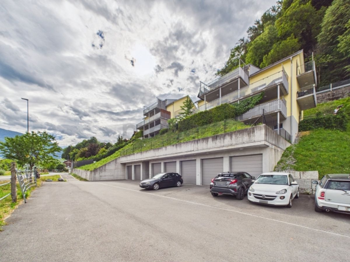 Sonniger Balkon, zwei moderne Badezimmer und barrierefreier Komfort mit Lift - 0