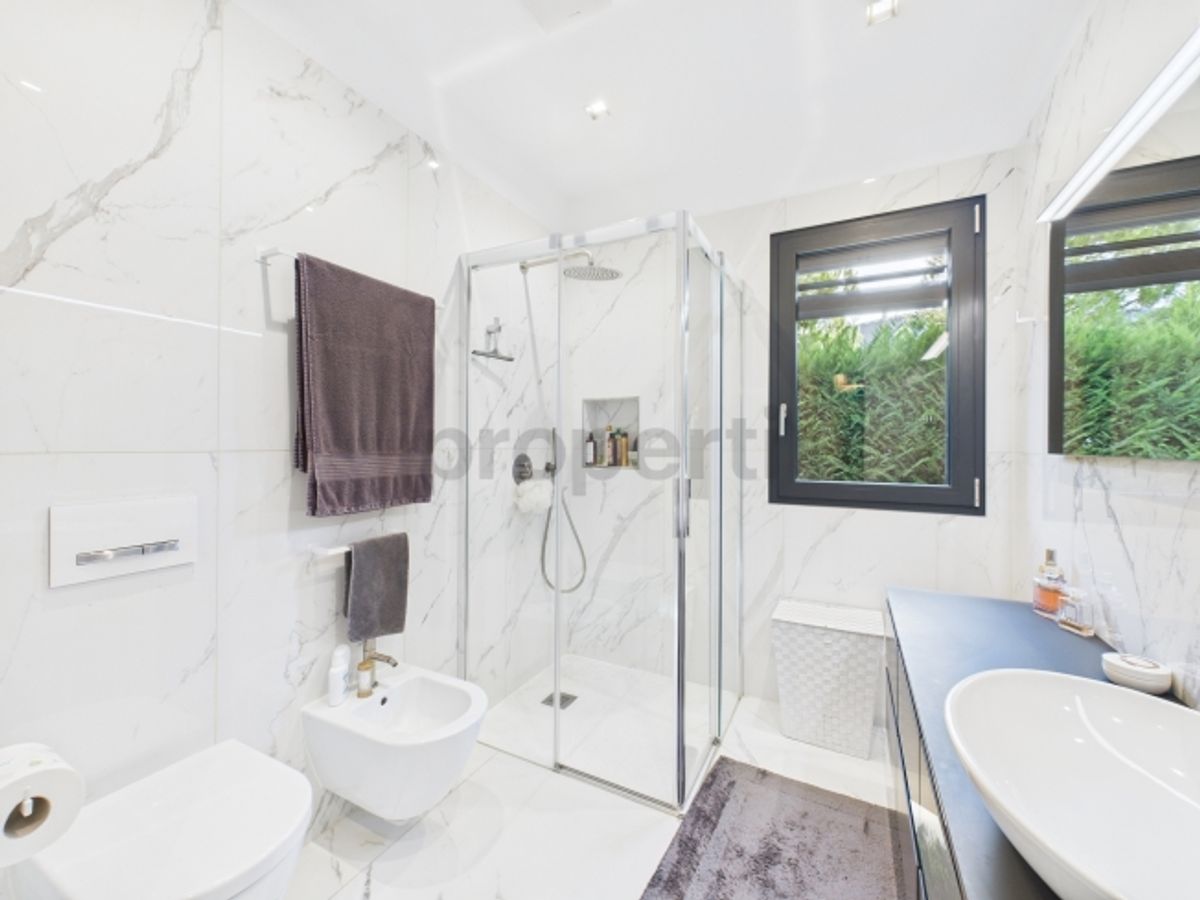 Casa moderna con giardino, spa privata e tecnologia avanzata a Locarno - 9