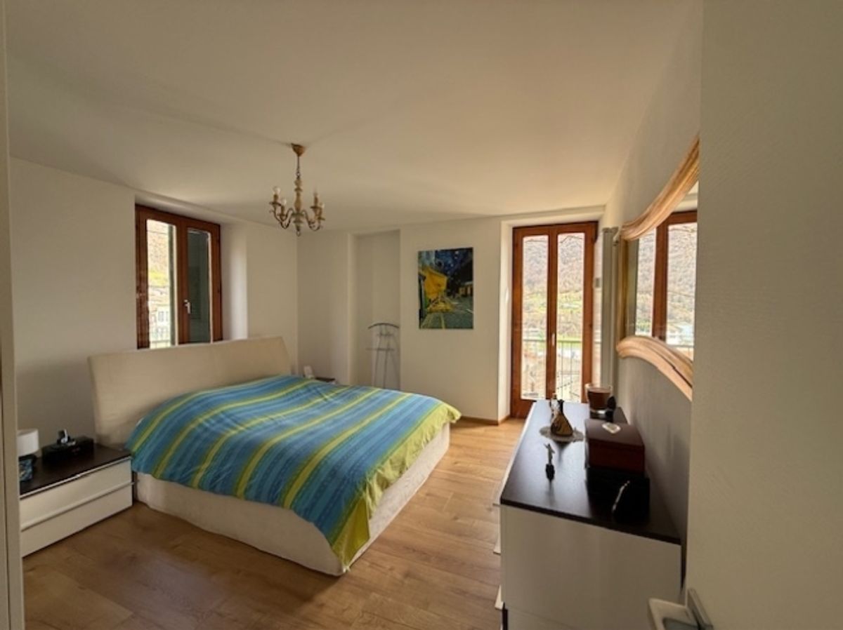 villa bifamiliare composta da due appartamenti con ingresso separato. - 10