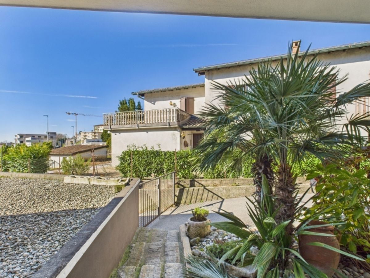 Villa elegante di 6.5 locali con locale commerciale annesso a Mendrisio, Canton Ticino. - 10