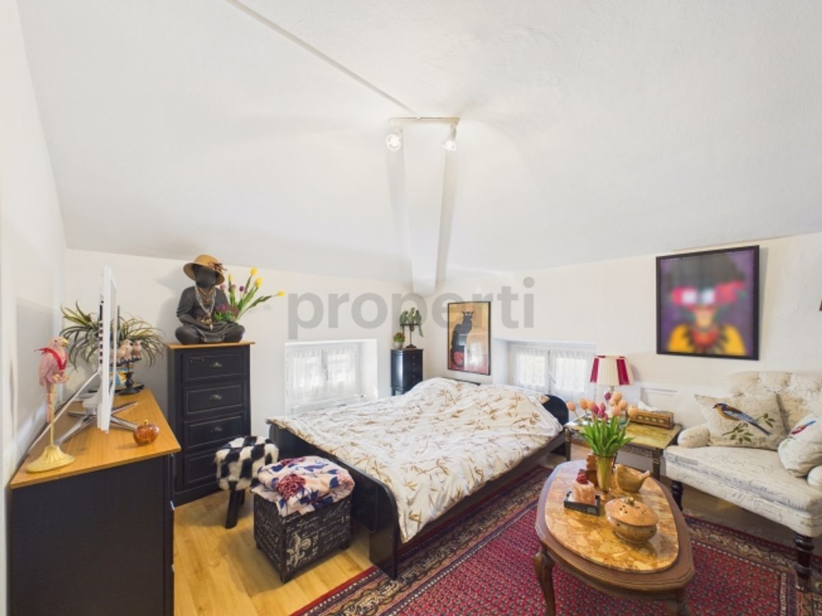Elegante villa 8.5 locali con finiture di pregio e ampio box auto, Monteceneri - 8