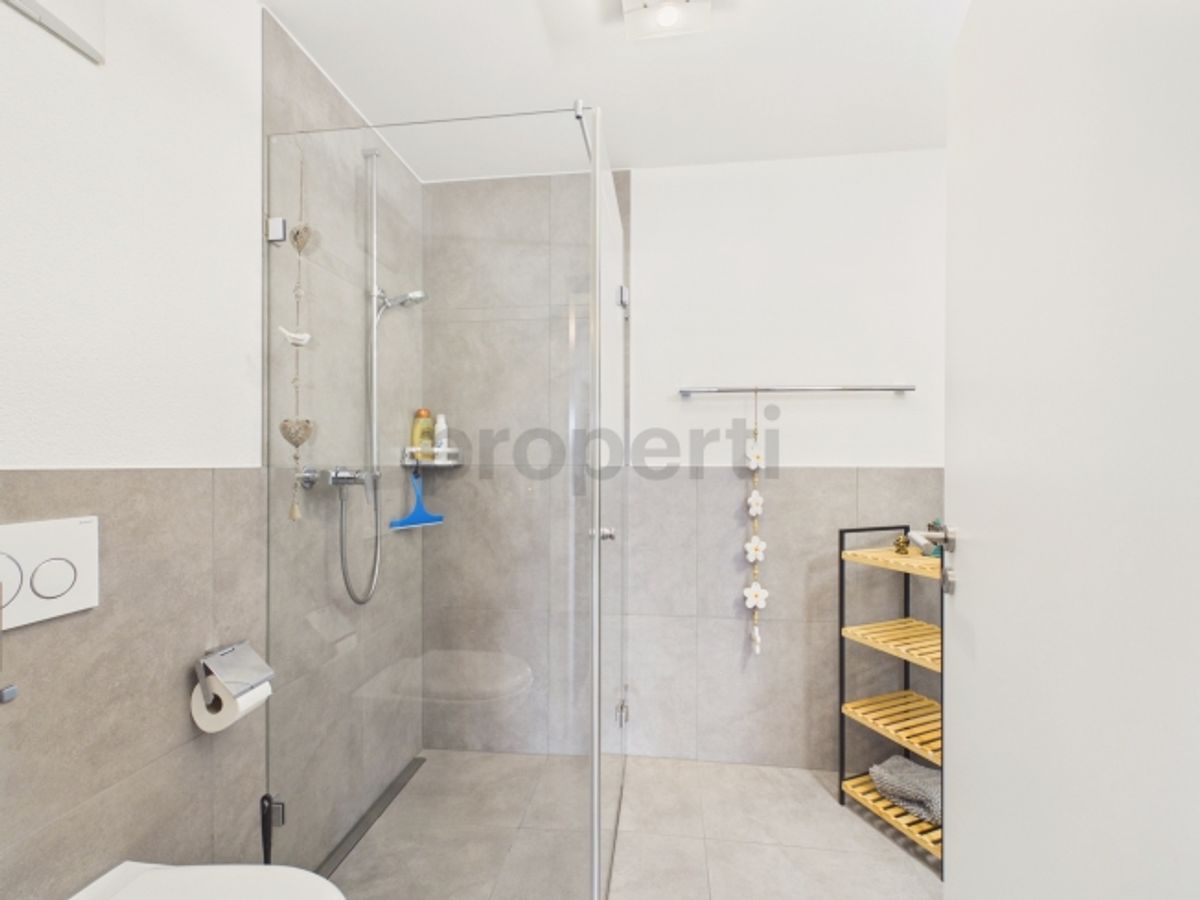 Sonniger Balkon, zwei moderne Badezimmer und barrierefreier Komfort mit Lift - 10