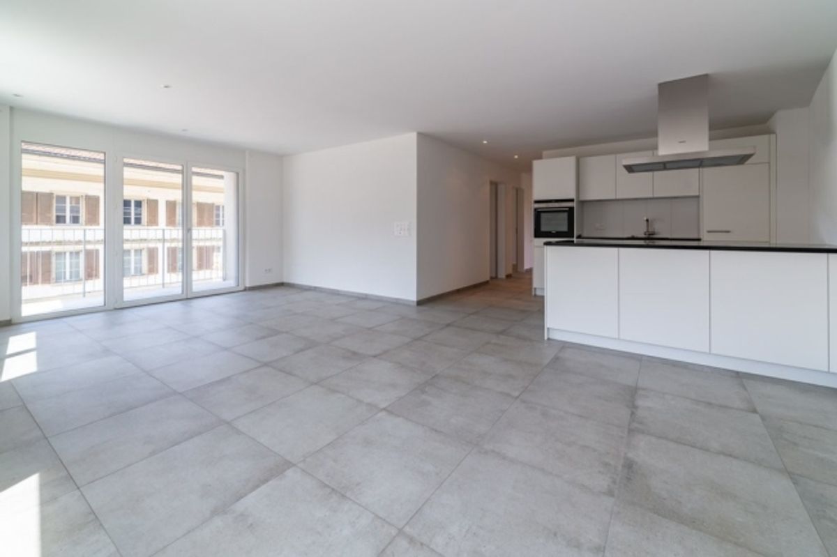 GEMÜTLICHE 3.5 ZIMMER-WOHNUNG IN HUTTWIL - 3