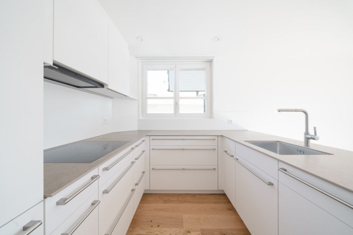 GROSSZÜGIGE HELLE WOHNUNG- FRISCH SANIERT - 4