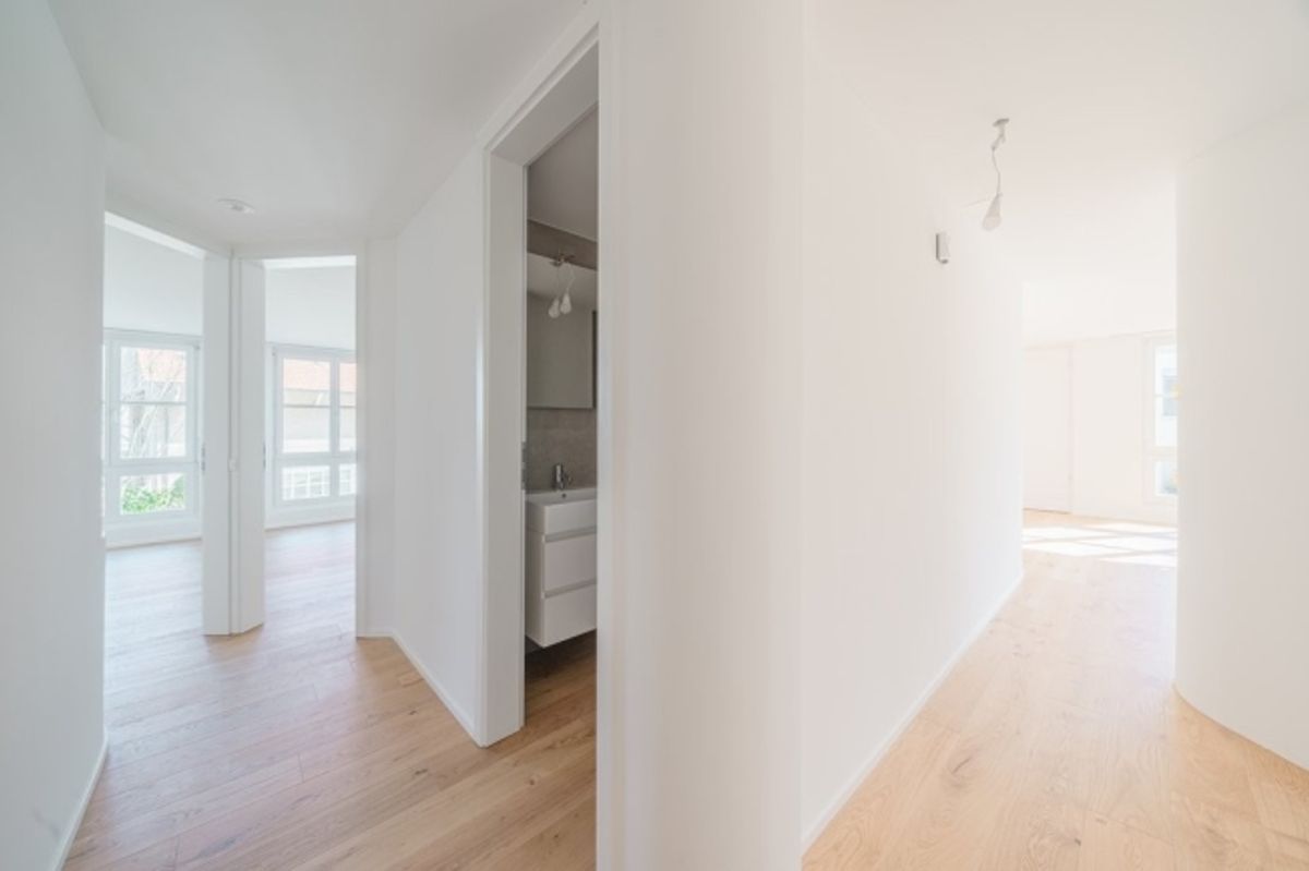 GROSSZÜGIGE HELLE WOHNUNG- FRISCH SANIERT - 9