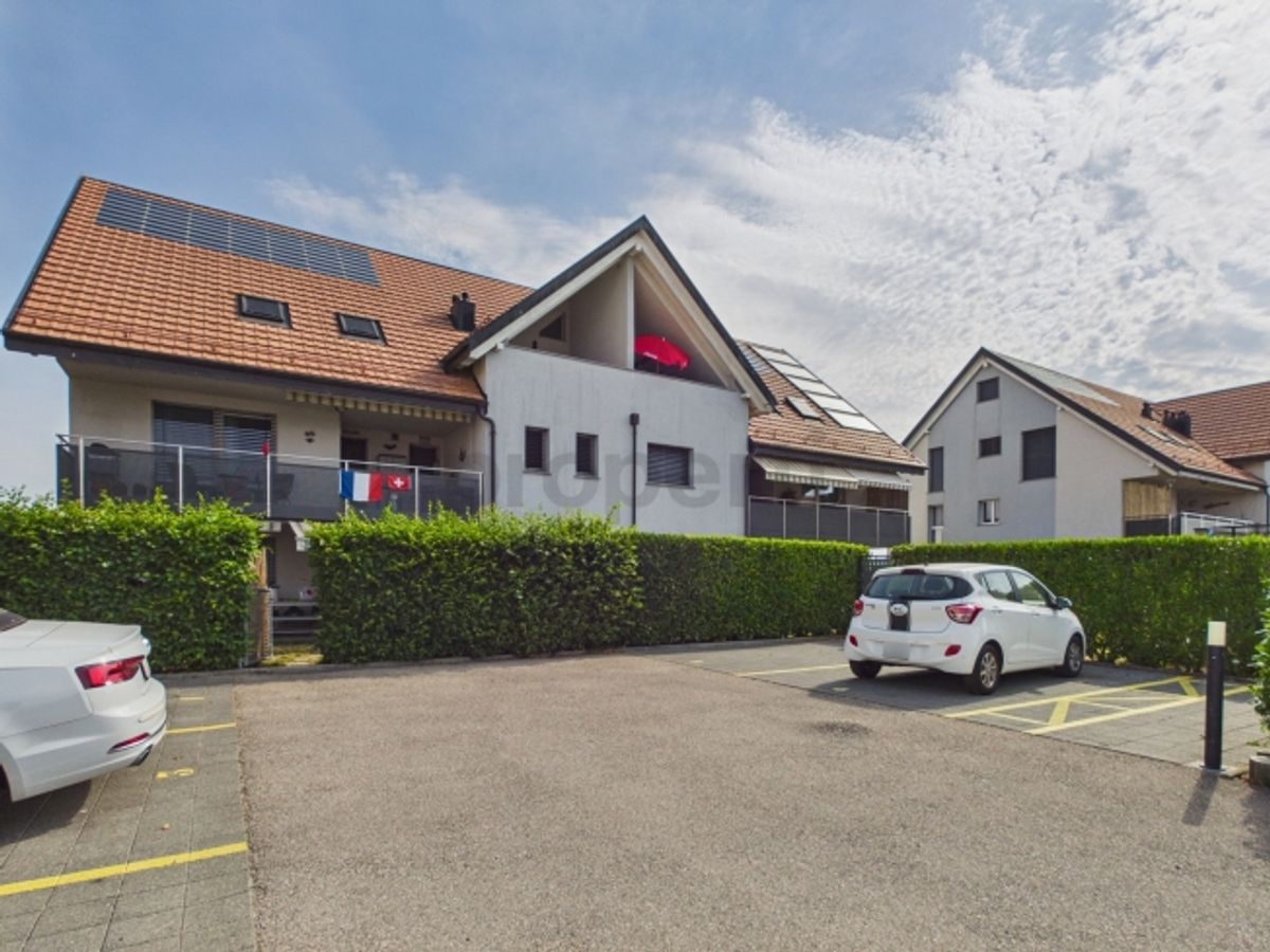 Terrasse plein Sud, vue dégagée sur la campagne et places de parc incluses - 0