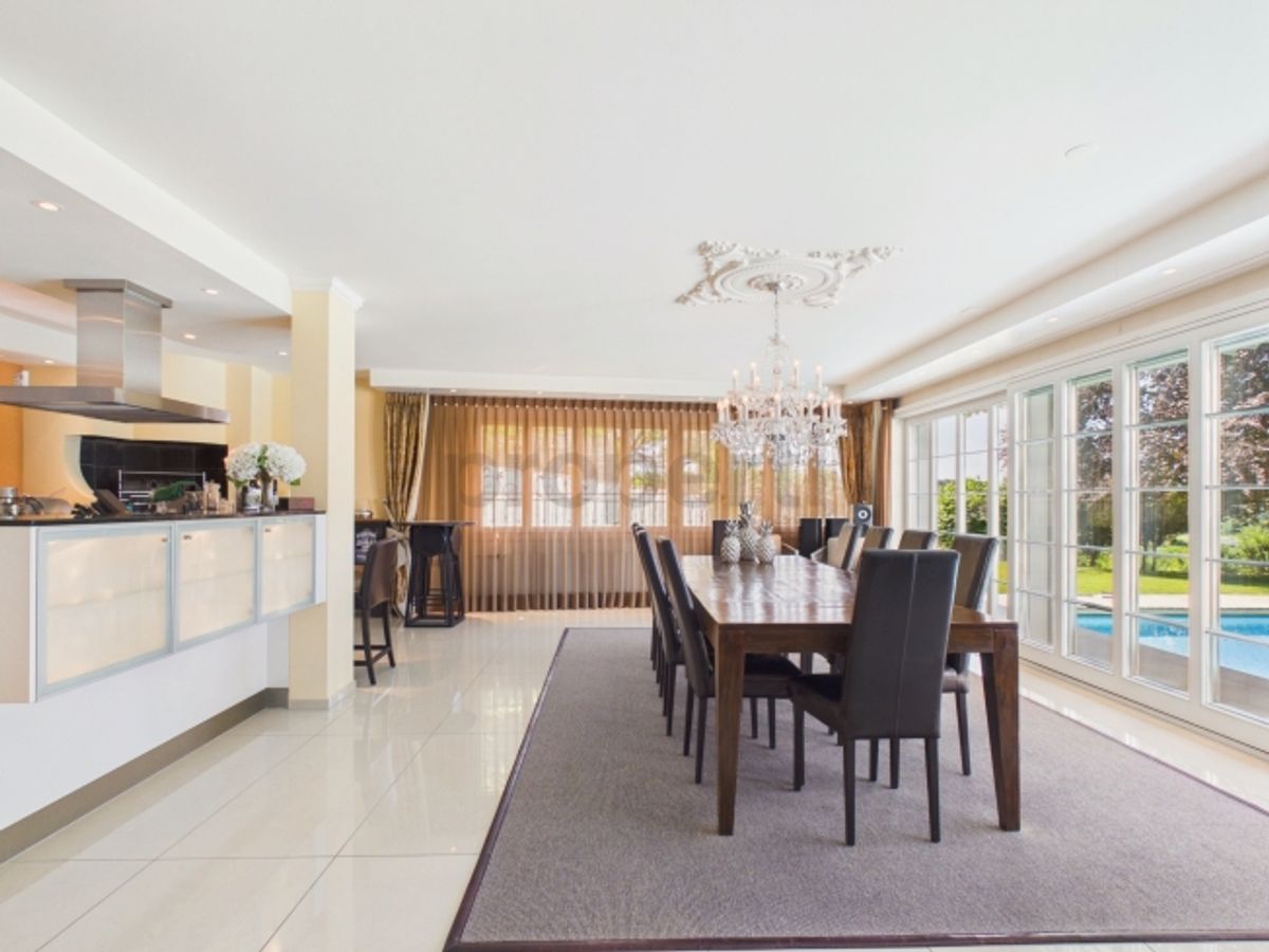 Exklusive Villa mit grandiosem Pool und unverbaubarem Panoramablick - 3