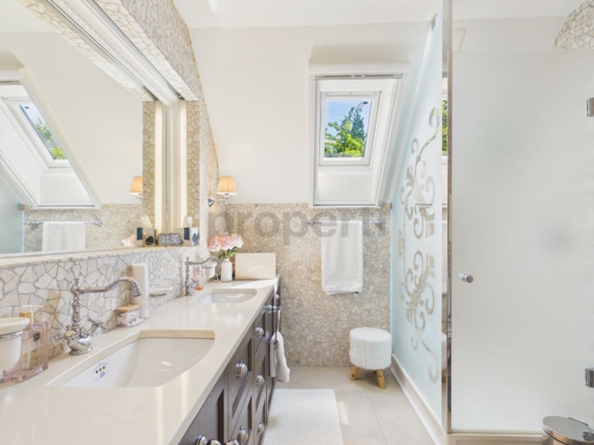 Exklusive Villa mit grandiosem Pool und unverbaubarem Panoramablick - 10