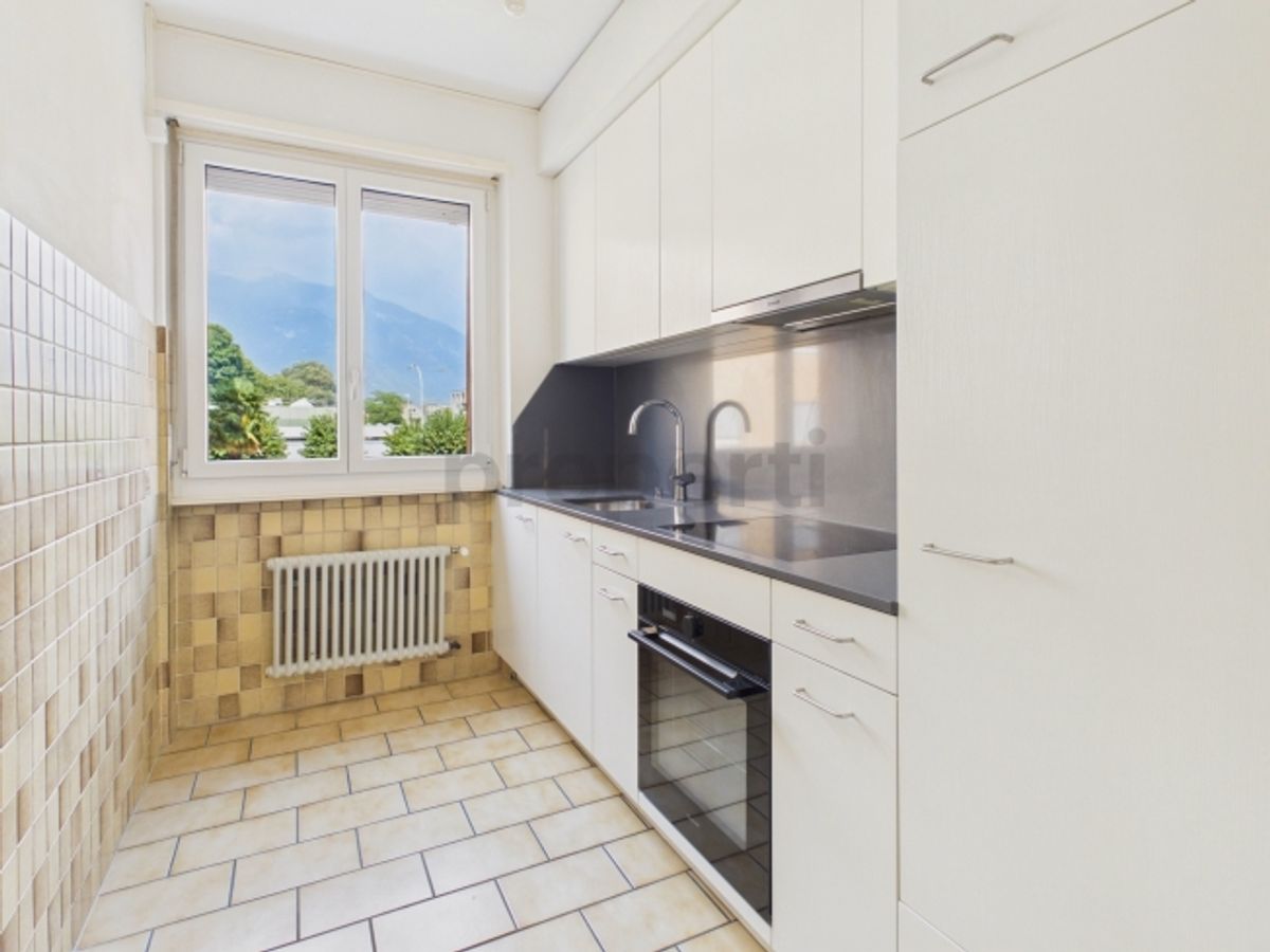 Elegante appartamento rinnovato con balcone - 3