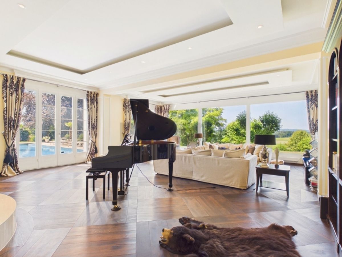 Exklusive Villa mit grandiosem Pool und unverbaubarem Panoramablick - 0