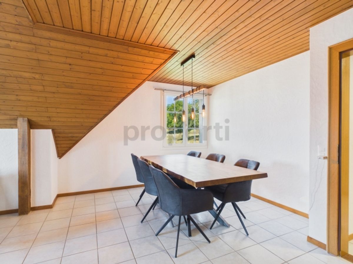 Stilvoll renoviertes Wohnglück mit sonnigem Balkon - 1