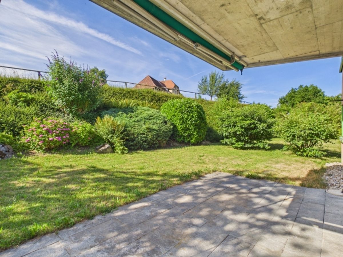 Sonniger Gartensitzplatz, gemütlicher Kamin und frisch renovierte Küche und Badezimmer - 10