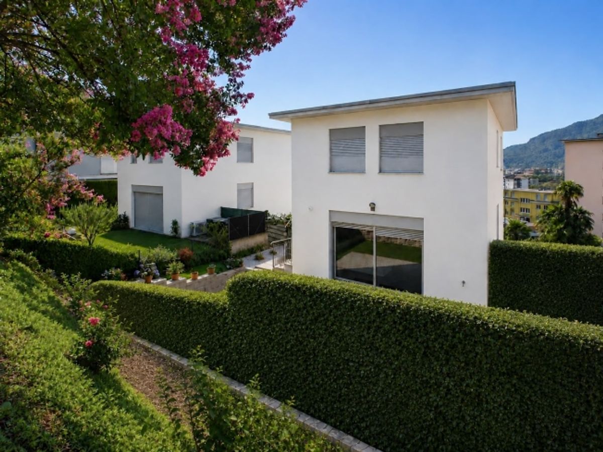 Splendido giardino privato, balcone vivibile, ambienti moderni in posizione tranquilla e senza spese condominiali - 0