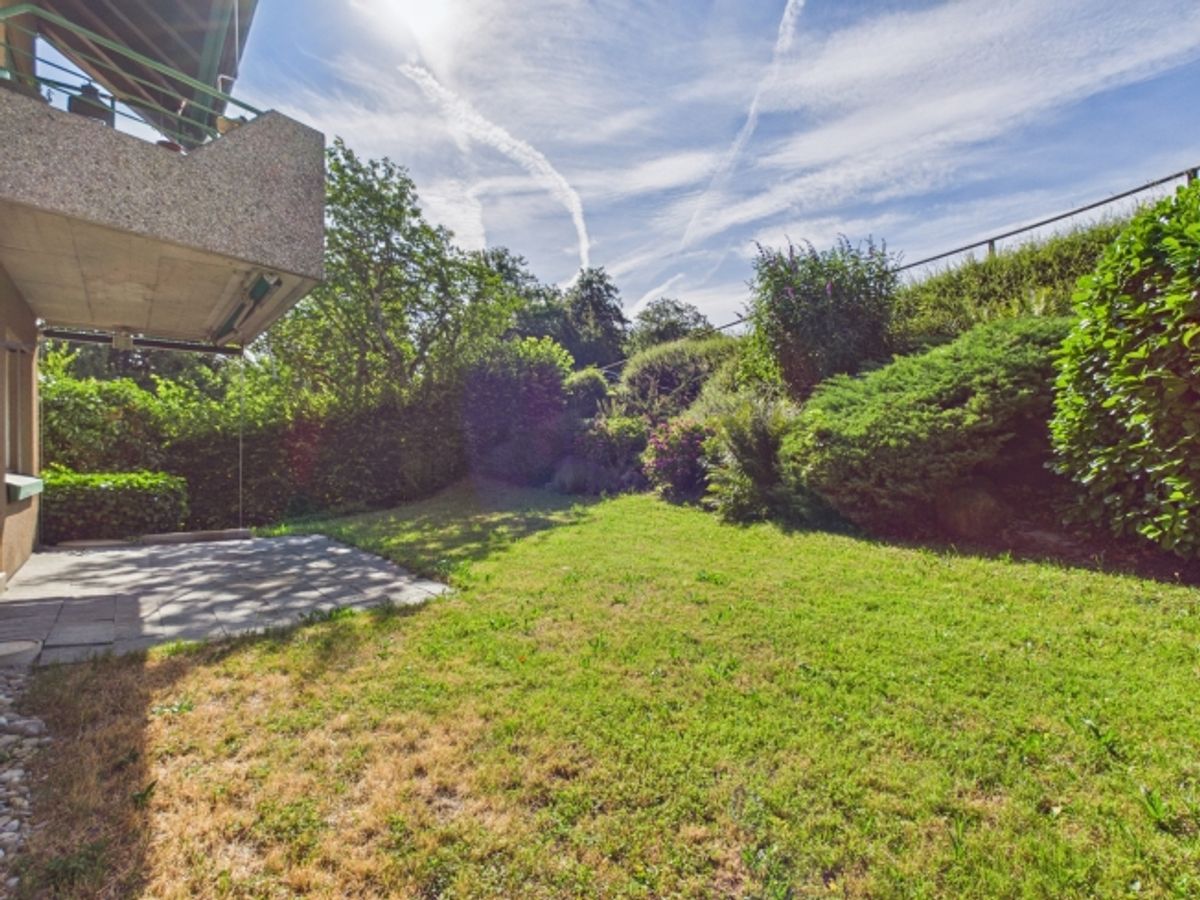 Sonniger Gartensitzplatz, gemütlicher Kamin und frisch renovierte Küche und Badezimmer - 11